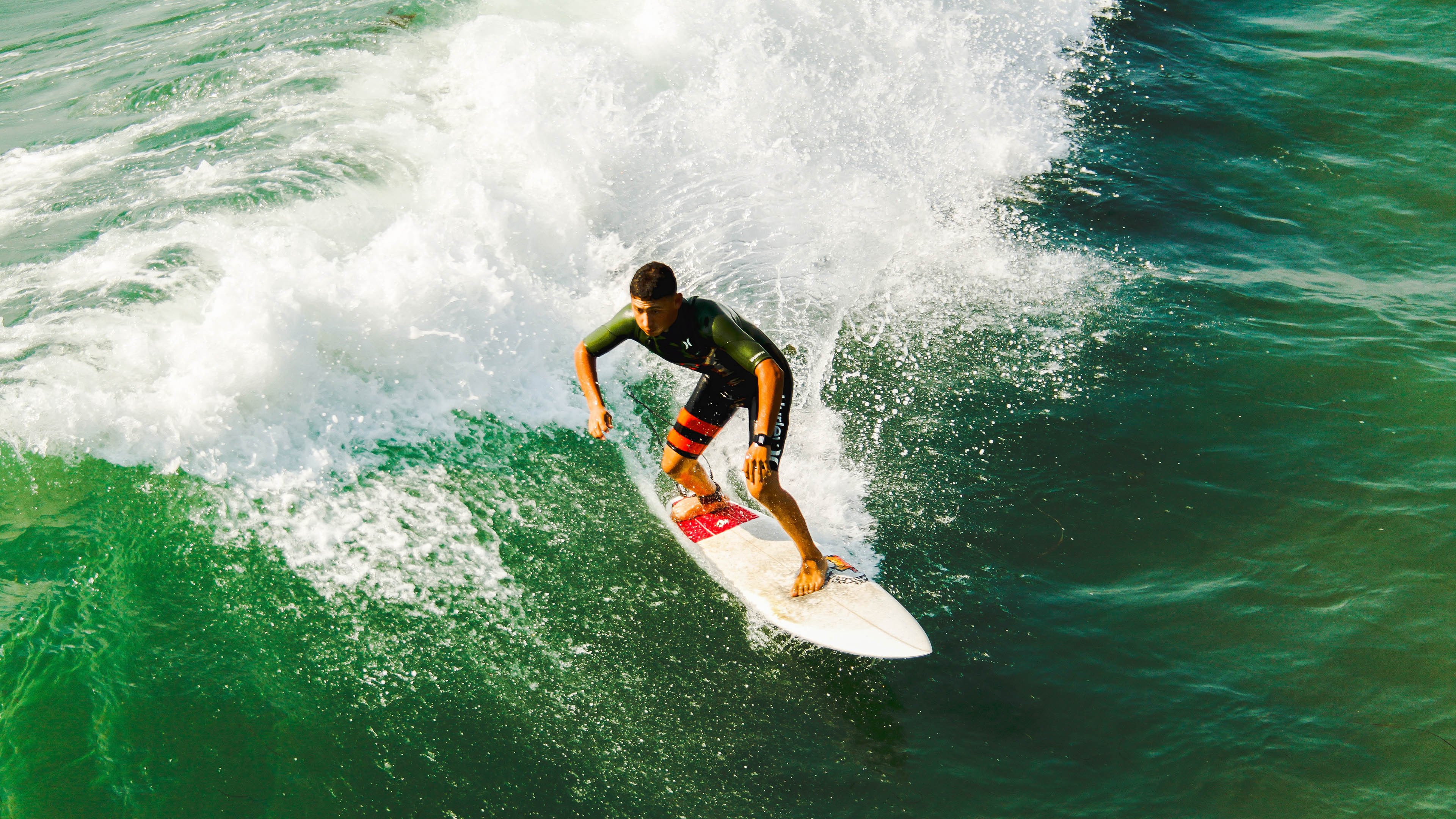 葡萄牙骑手玛丽亚·卡埃塔诺在2024年葡萄牙盛装舞步锦标赛中以“Hit Plus”马匹获得个人赛铜牌，展现坚韧精神。